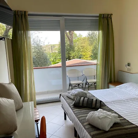 Resort Capo Circeo Fronte Mare 4*