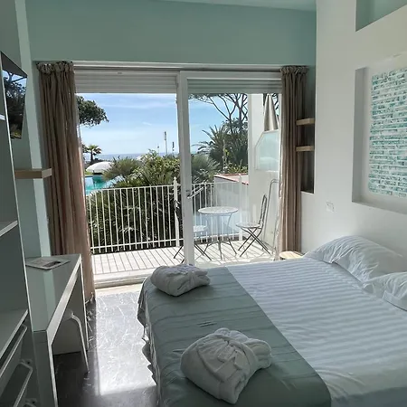 Capo Circeo Fronte Mare 4*
